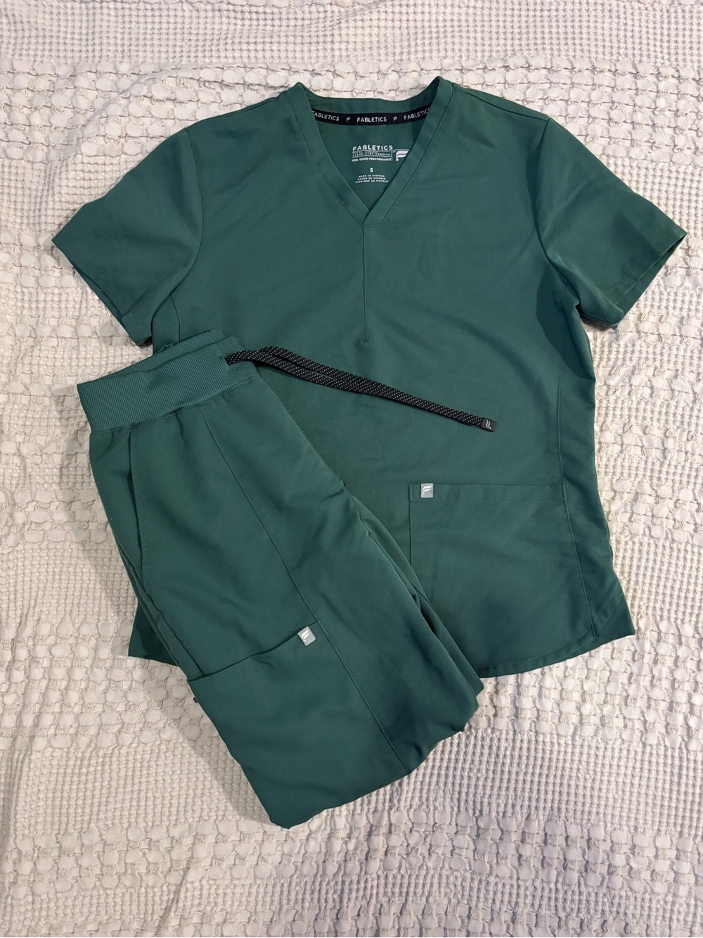 Fabletics Scrub Set - Picture 2 of 6